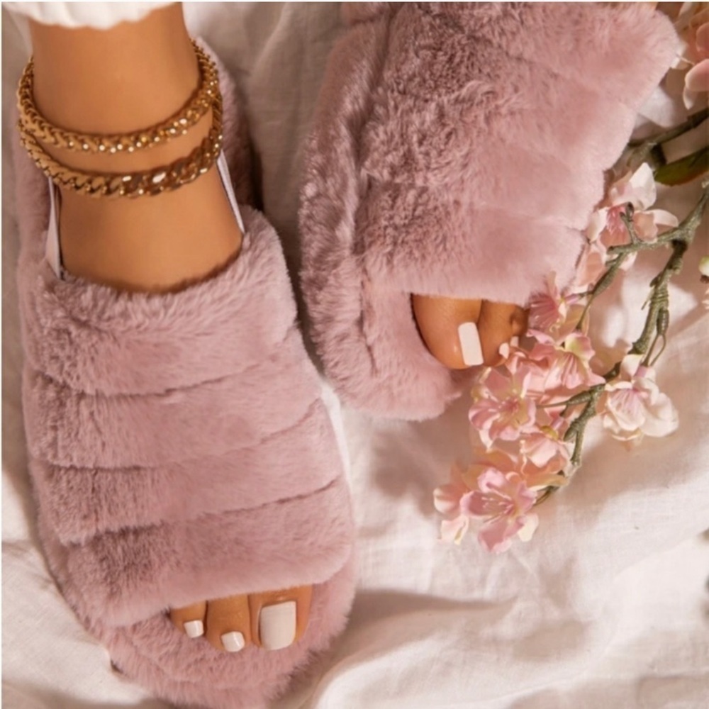 FAUX FUR SNUGGLERS
